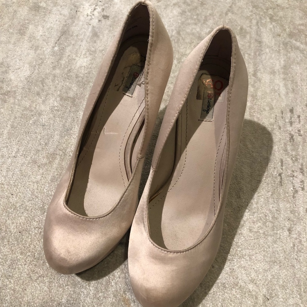 Size 7 nude rhinestone pumps